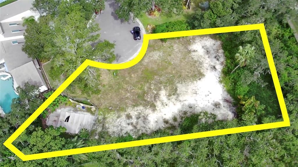 待售: $319,000 (0.39 acres)