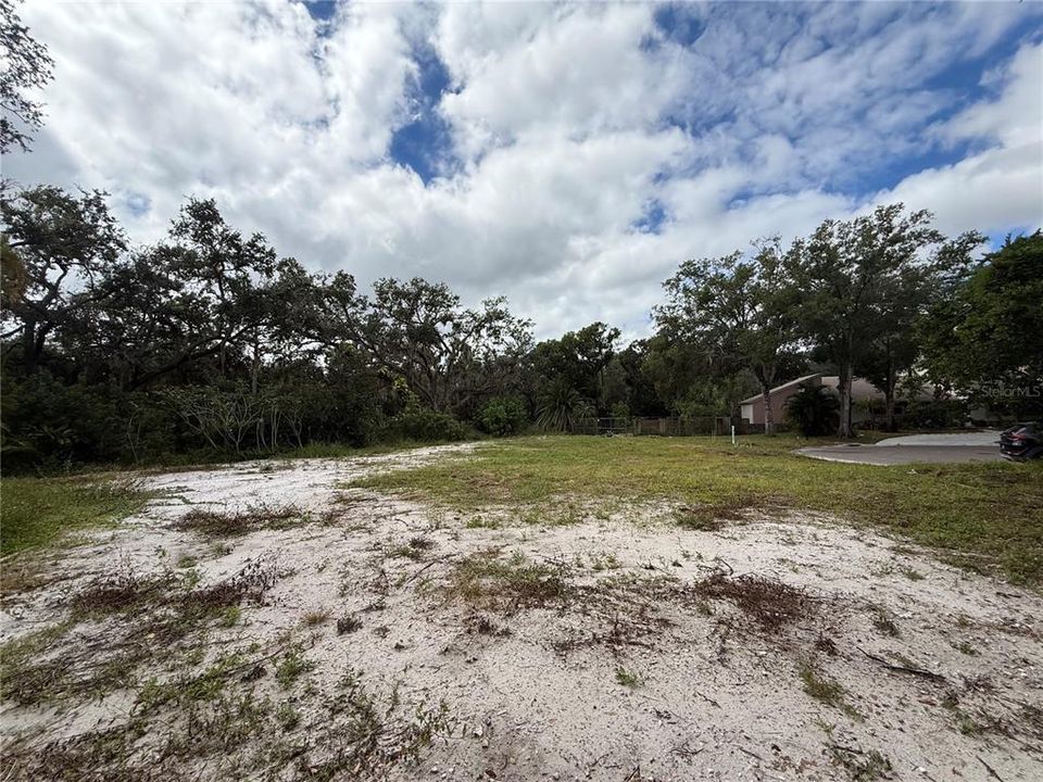 待售: $319,000 (0.39 acres)