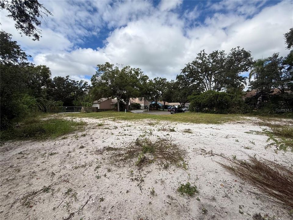 待售: $319,000 (0.39 acres)