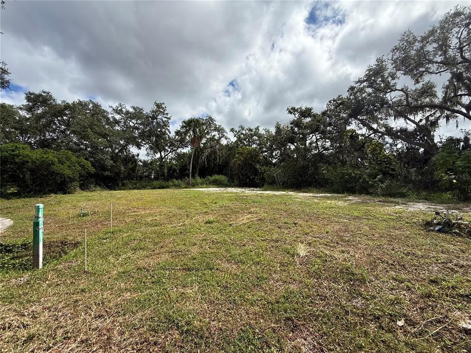 待售: $319,000 (0.39 acres)