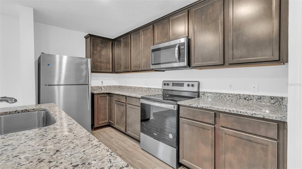 待售: $330,000 (4 贝兹, 2 浴室, 1831 平方英尺)