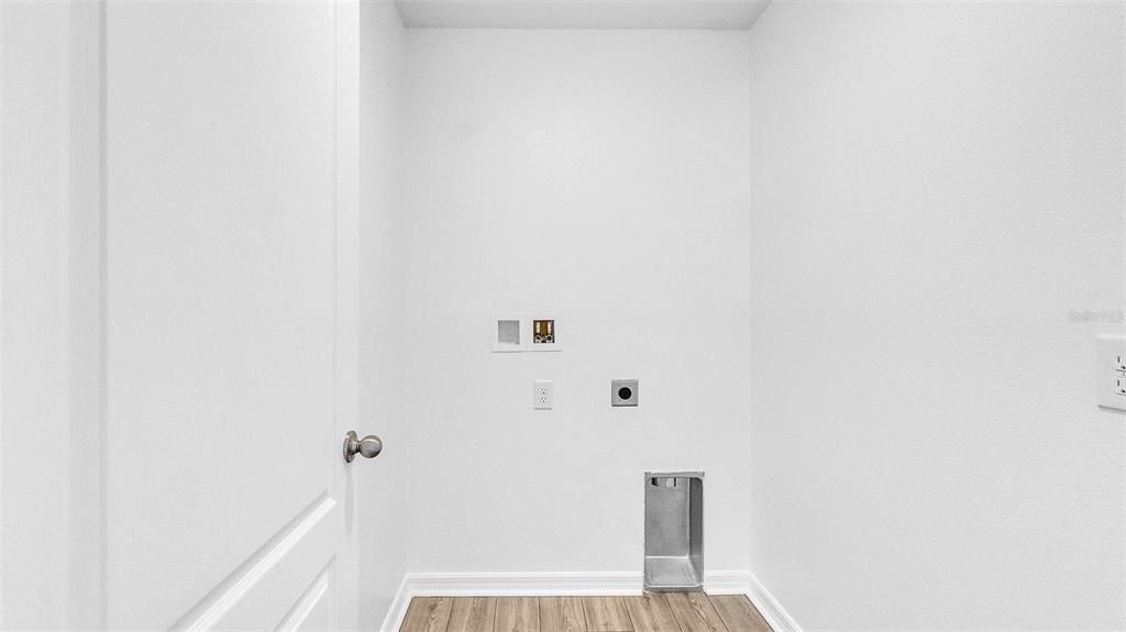 待售: $330,000 (4 贝兹, 2 浴室, 1831 平方英尺)