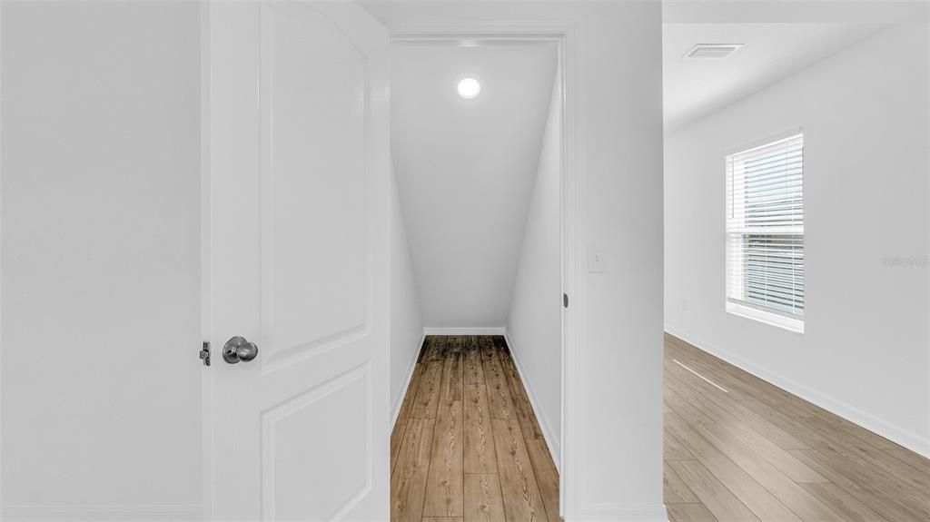 待售: $330,000 (4 贝兹, 2 浴室, 1831 平方英尺)