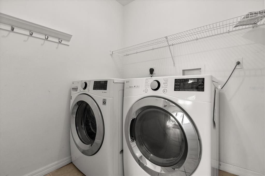 出租: $3,000 (4 贝兹, 2 浴室, 2250 平方英尺)