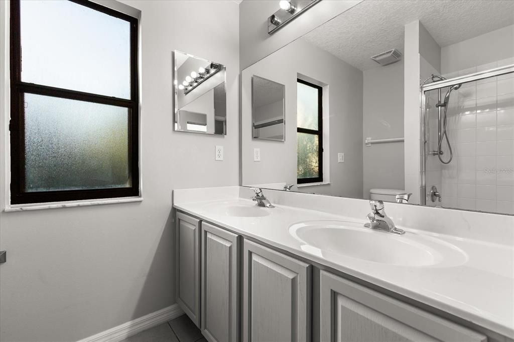 出租: $3,000 (4 贝兹, 2 浴室, 2250 平方英尺)