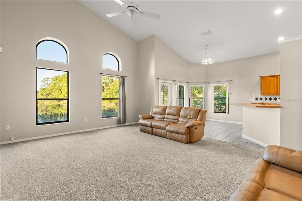 出租: $3,000 (4 贝兹, 2 浴室, 2250 平方英尺)