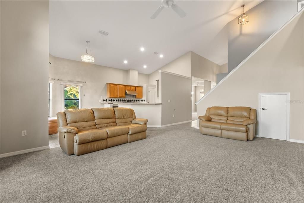 出租: $3,000 (4 贝兹, 2 浴室, 2250 平方英尺)