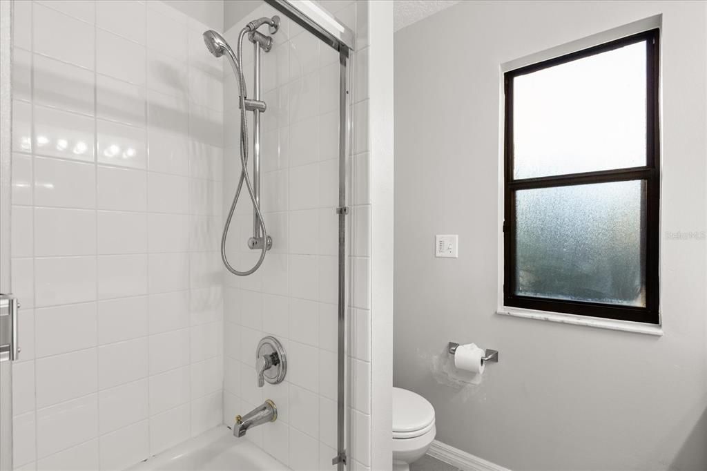 出租: $3,000 (4 贝兹, 2 浴室, 2250 平方英尺)