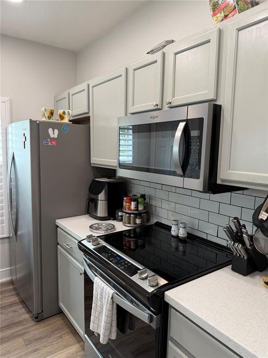 出租: $3,000 (3 贝兹, 2 浴室, 1302 平方英尺)