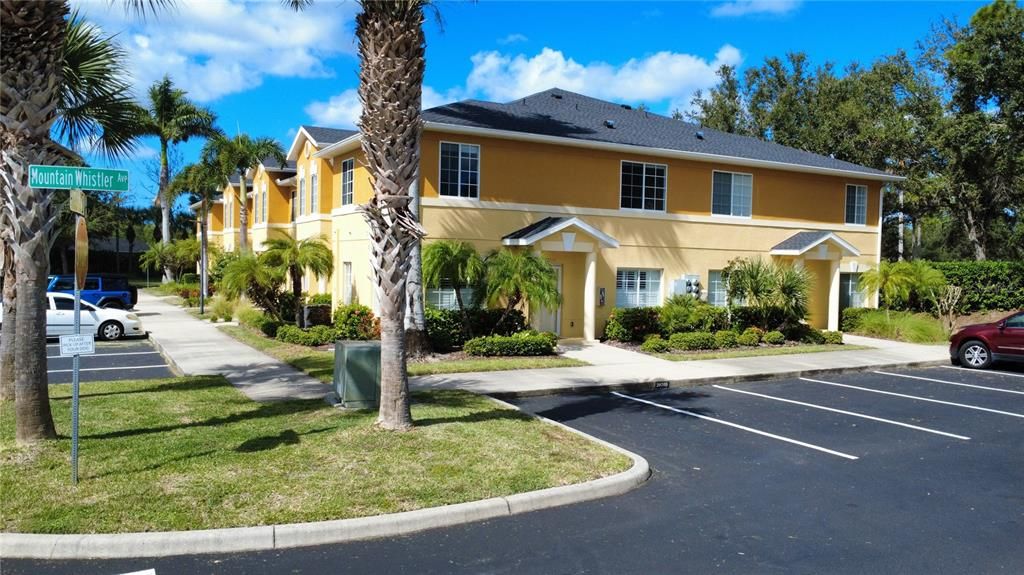 出租: $3,000 (3 贝兹, 2 浴室, 1302 平方英尺)