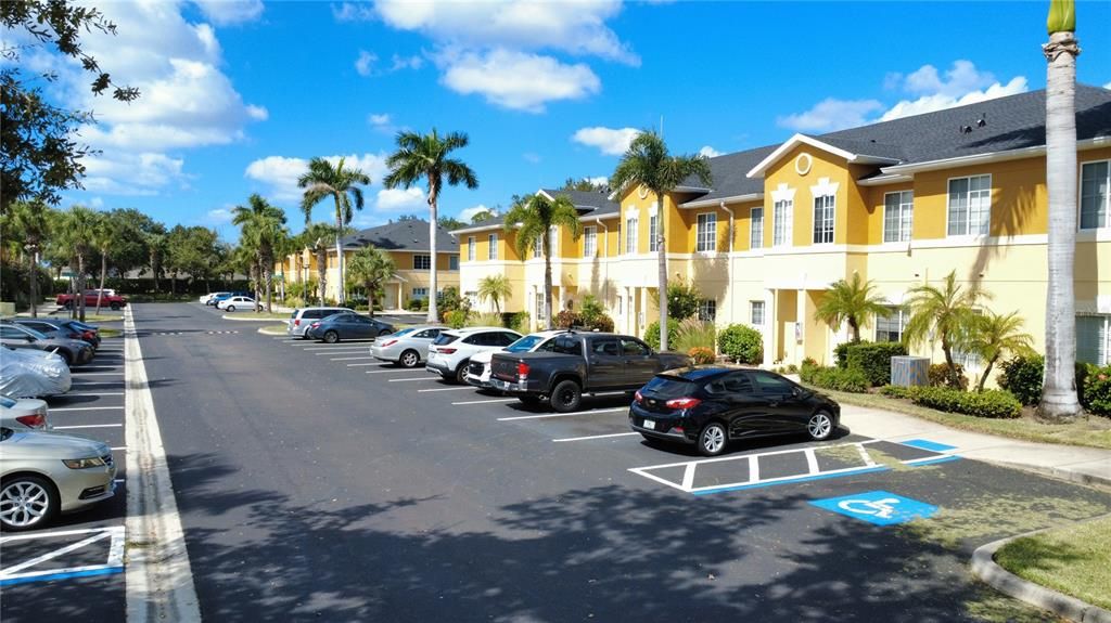 出租: $3,000 (3 贝兹, 2 浴室, 1302 平方英尺)