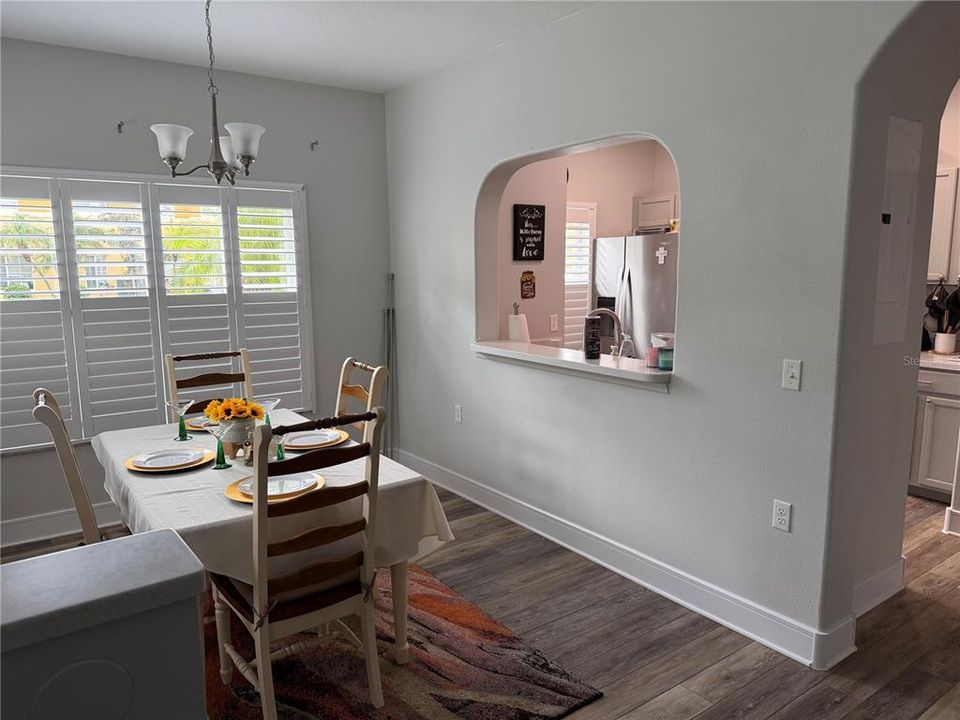 出租: $3,000 (3 贝兹, 2 浴室, 1302 平方英尺)