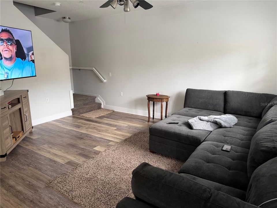 出租: $3,000 (3 贝兹, 2 浴室, 1302 平方英尺)