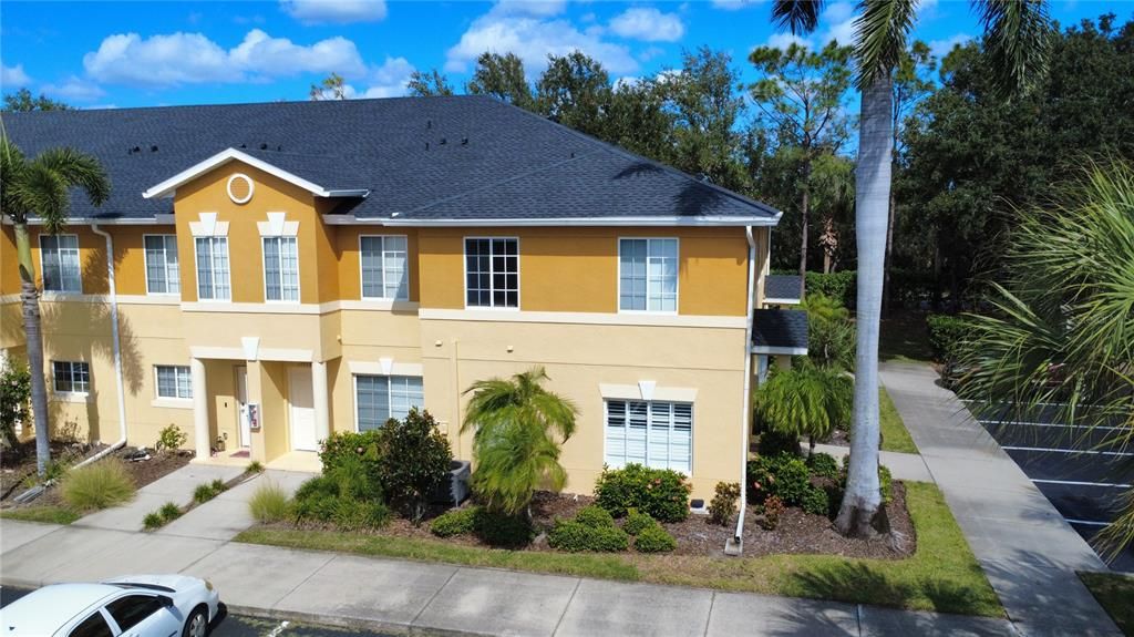 出租: $3,000 (3 贝兹, 2 浴室, 1302 平方英尺)