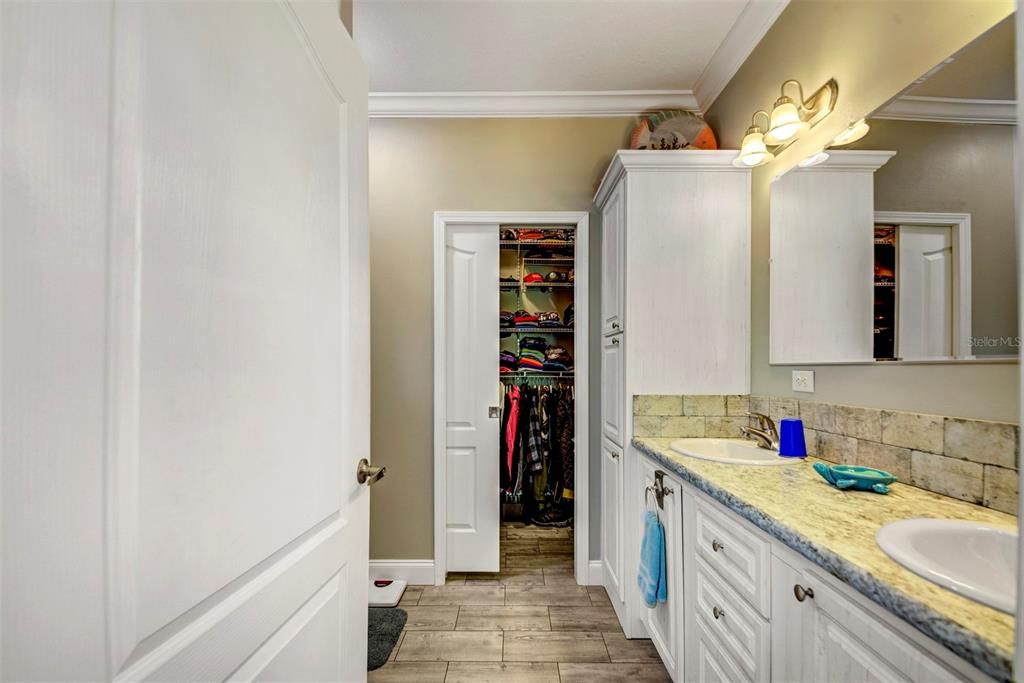 En Venta: $549,900 (3 camas, 2 baños, 1242 Pies cuadrados)