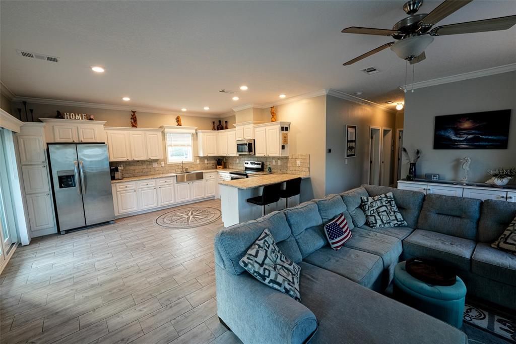 En Venta: $549,900 (3 camas, 2 baños, 1242 Pies cuadrados)