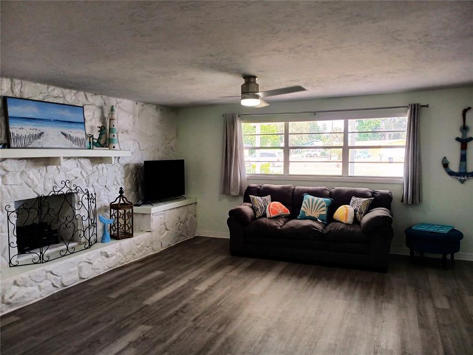 For Sale: $520,000 (5 beds, 3 baths, 2176 Square Feet)