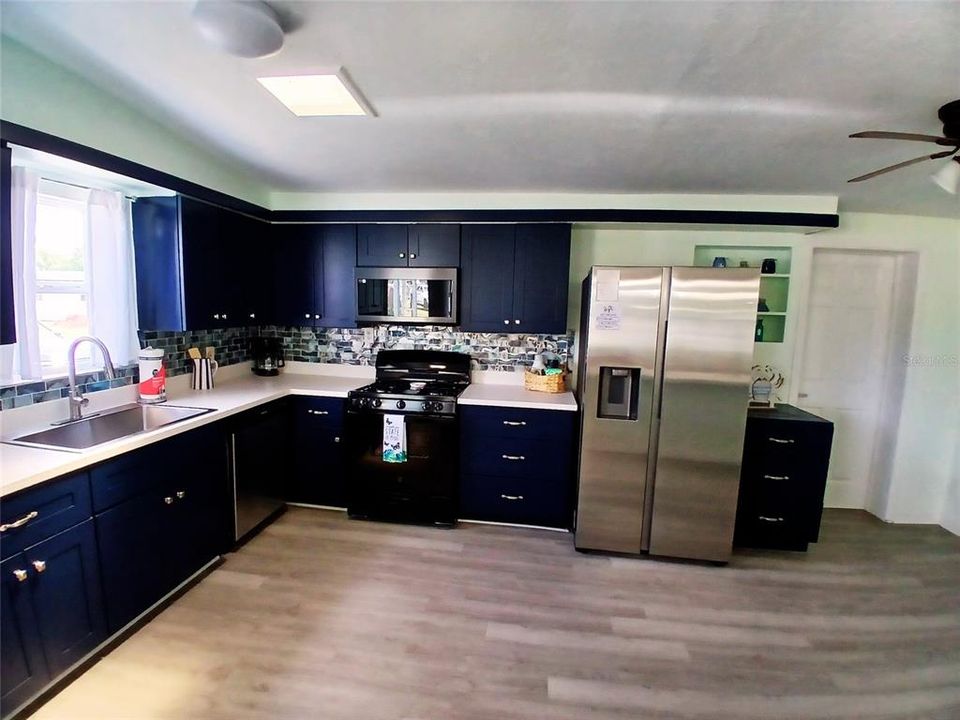 For Sale: $520,000 (5 beds, 3 baths, 2176 Square Feet)