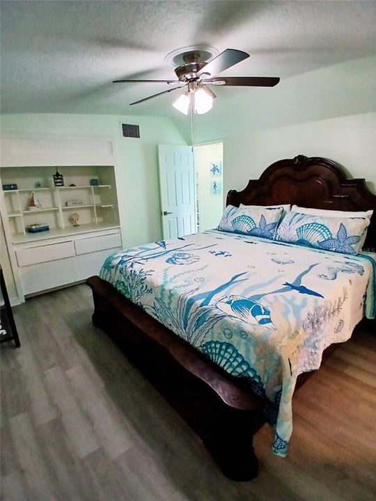 For Sale: $520,000 (5 beds, 3 baths, 2176 Square Feet)