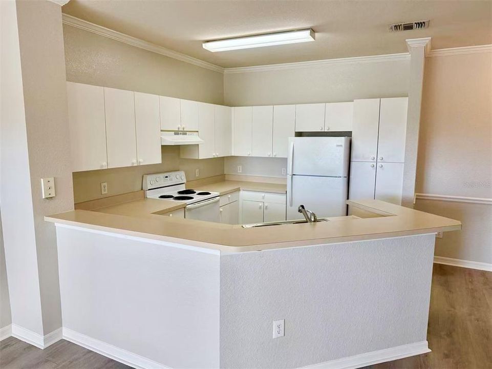 For Sale: $189,000 (1 beds, 1 baths, 782 Square Feet)