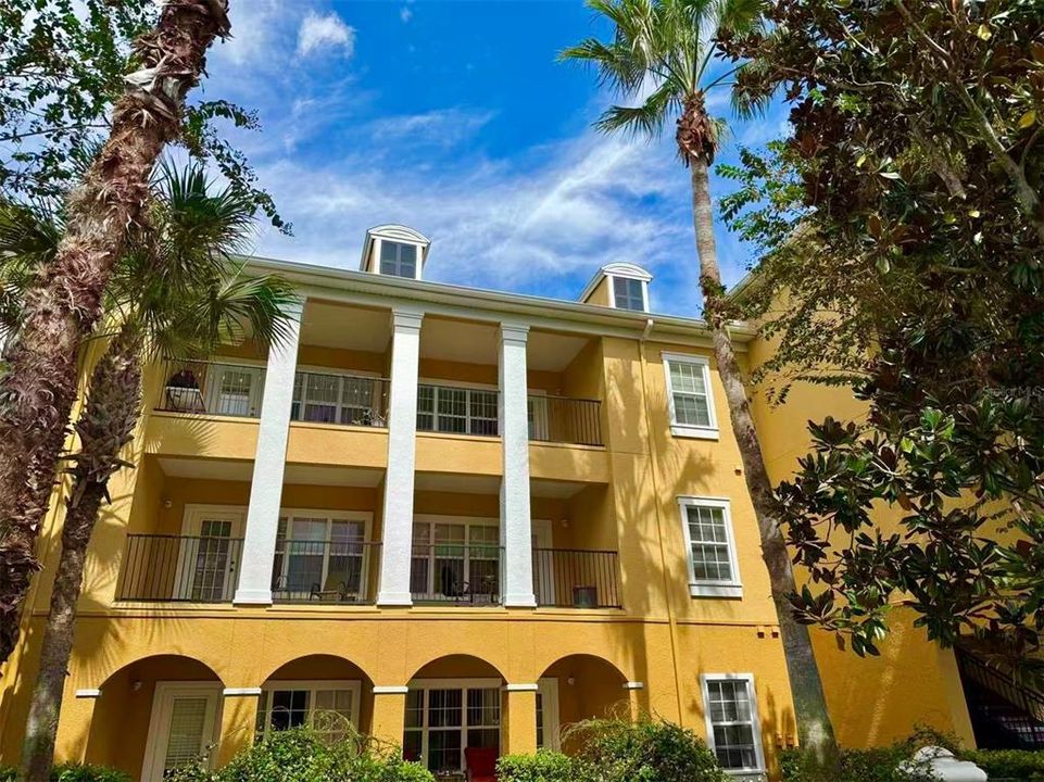 For Sale: $189,000 (1 beds, 1 baths, 782 Square Feet)