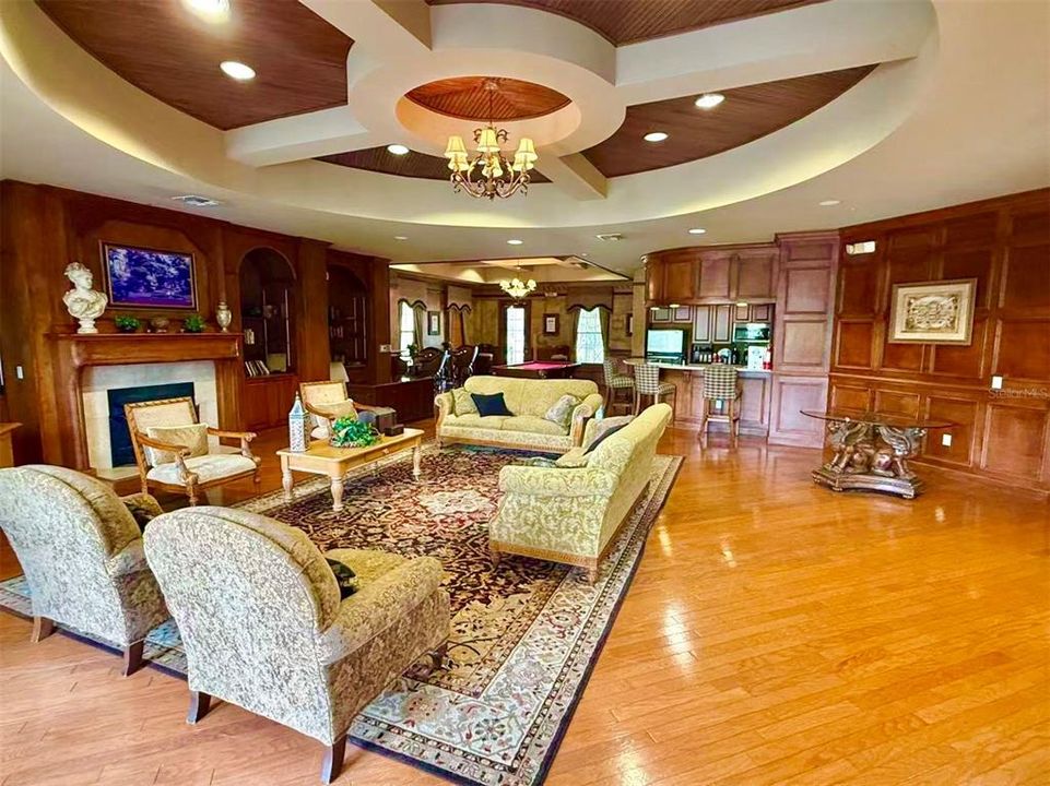 For Sale: $189,000 (1 beds, 1 baths, 782 Square Feet)