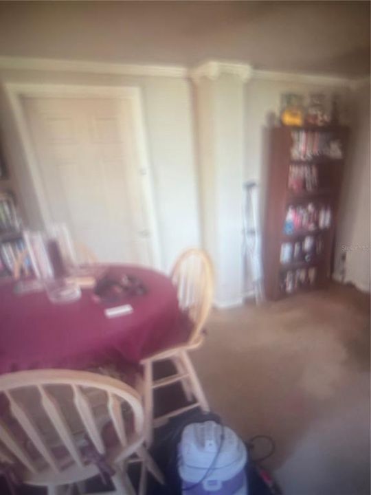 Activo con contrato: $285,000 (4 camas, 2 baños, 1880 Pies cuadrados)