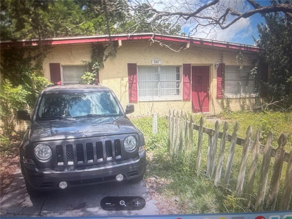 Activo con contrato: $285,000 (4 camas, 2 baños, 1880 Pies cuadrados)