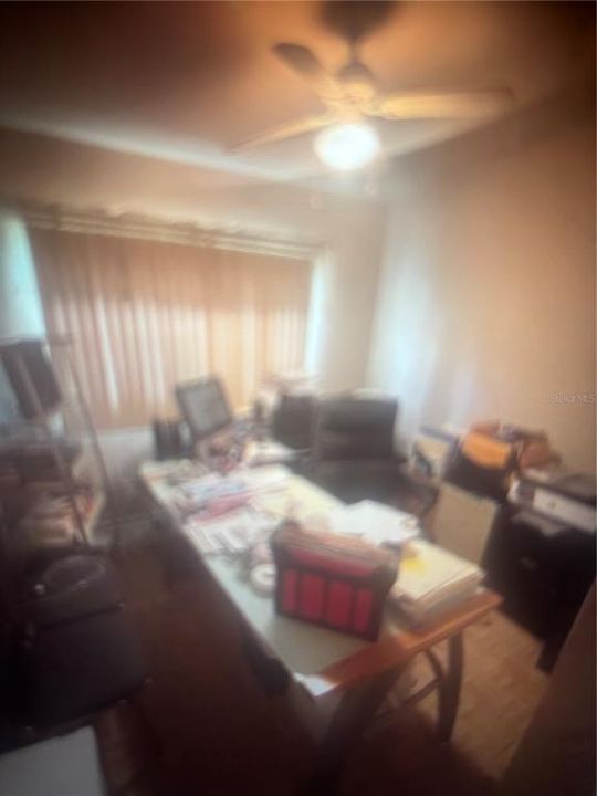 Activo con contrato: $285,000 (4 camas, 2 baños, 1880 Pies cuadrados)