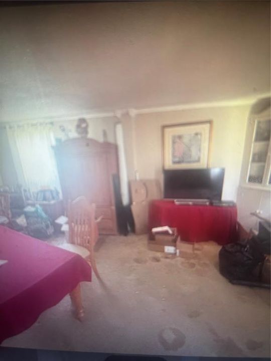 Activo con contrato: $285,000 (4 camas, 2 baños, 1880 Pies cuadrados)