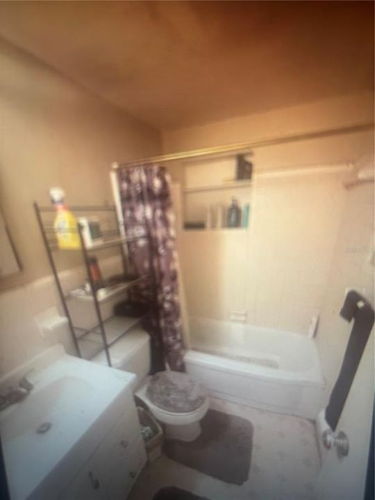 Activo con contrato: $285,000 (4 camas, 2 baños, 1880 Pies cuadrados)