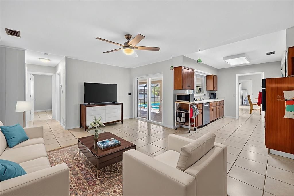 待售: $699,990 (4 贝兹, 3 浴室, 2226 平方英尺)