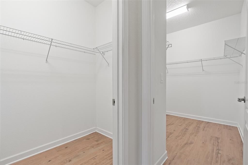 For Sale: $350,550 (3 beds, 3 baths, 2562 Square Feet)