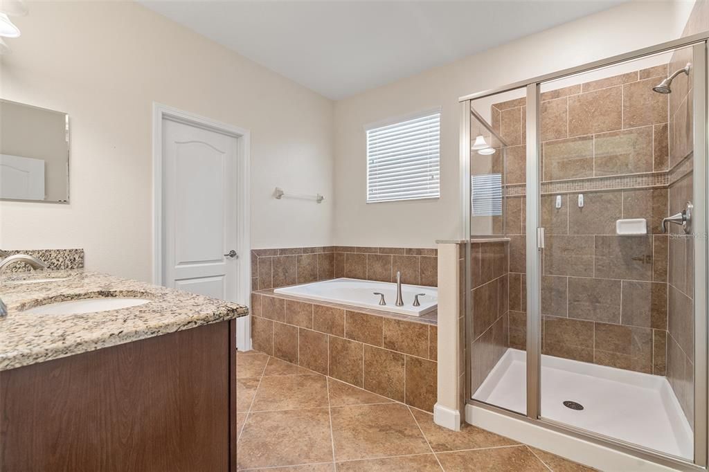 For Sale: $350,550 (3 beds, 3 baths, 2562 Square Feet)