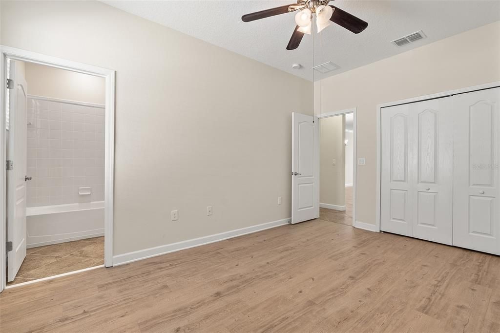 For Sale: $350,550 (3 beds, 3 baths, 2562 Square Feet)