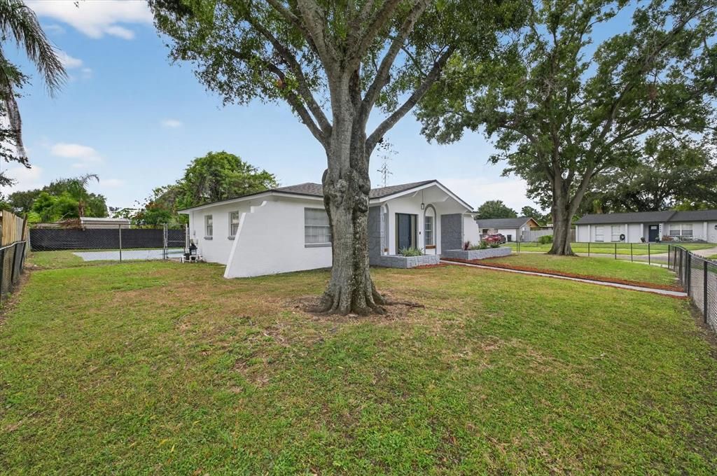 Activo con contrato: $397,900 (3 camas, 2 baños, 1242 Pies cuadrados)