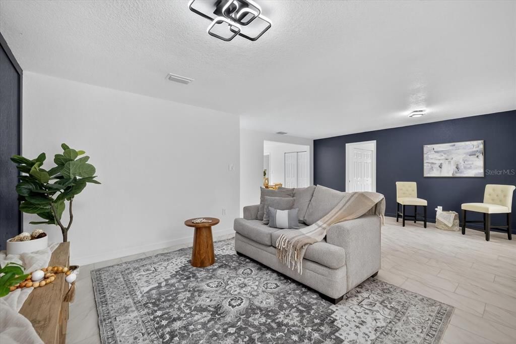 Activo con contrato: $397,900 (3 camas, 2 baños, 1242 Pies cuadrados)