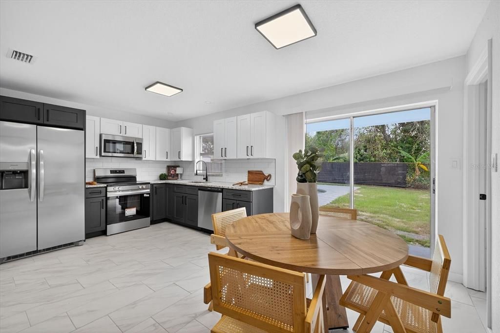 Activo con contrato: $397,900 (3 camas, 2 baños, 1242 Pies cuadrados)