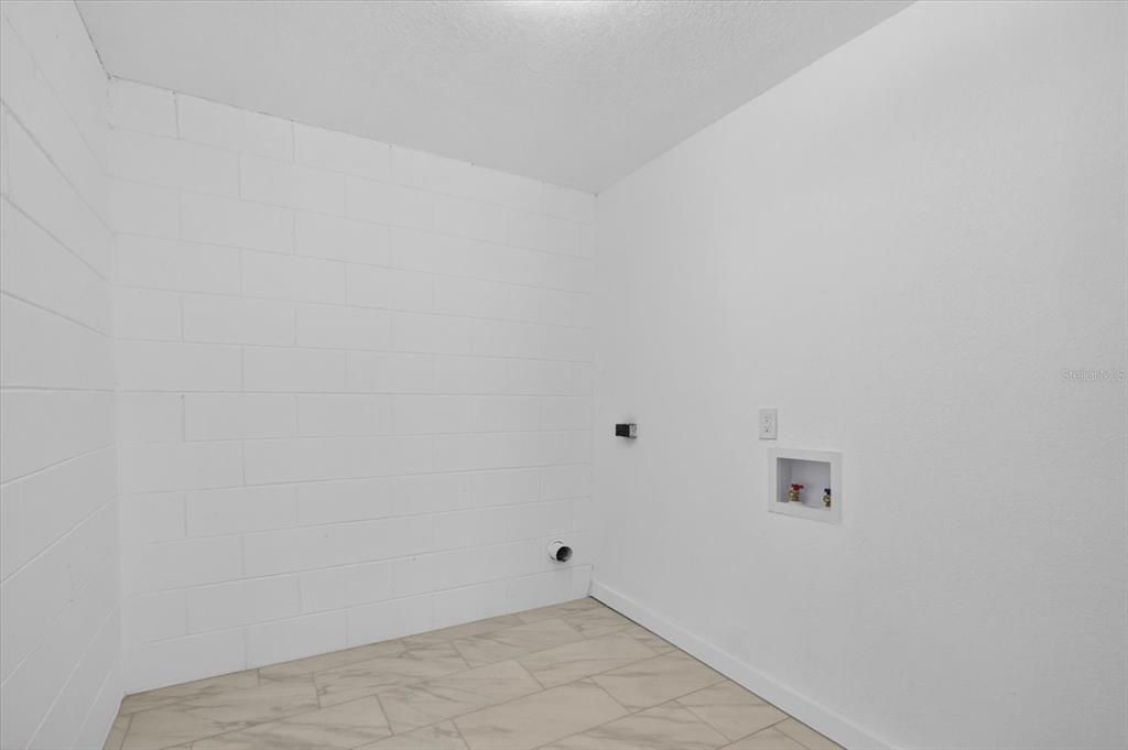 Activo con contrato: $397,900 (3 camas, 2 baños, 1242 Pies cuadrados)