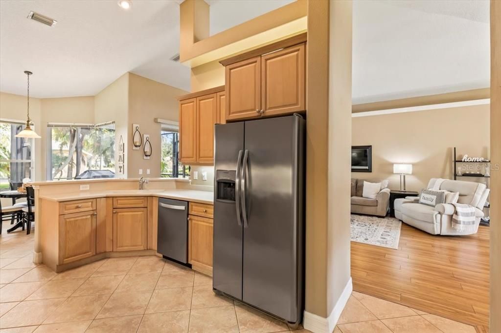 合同活跃: $439,900 (4 贝兹, 2 浴室, 2123 平方英尺)