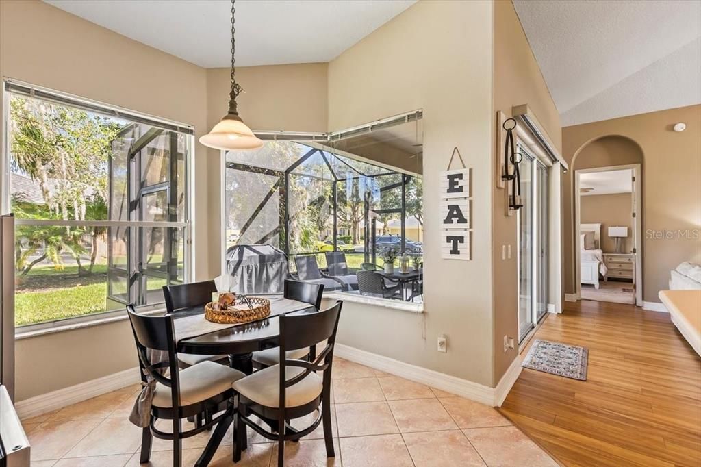 合同活跃: $439,900 (4 贝兹, 2 浴室, 2123 平方英尺)