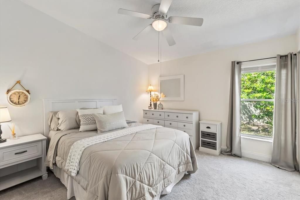 合同活跃: $439,900 (4 贝兹, 2 浴室, 2123 平方英尺)