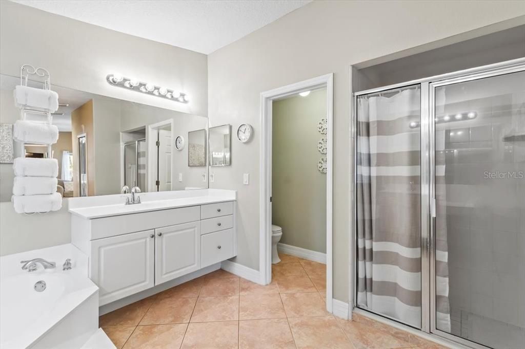 合同活跃: $439,900 (4 贝兹, 2 浴室, 2123 平方英尺)