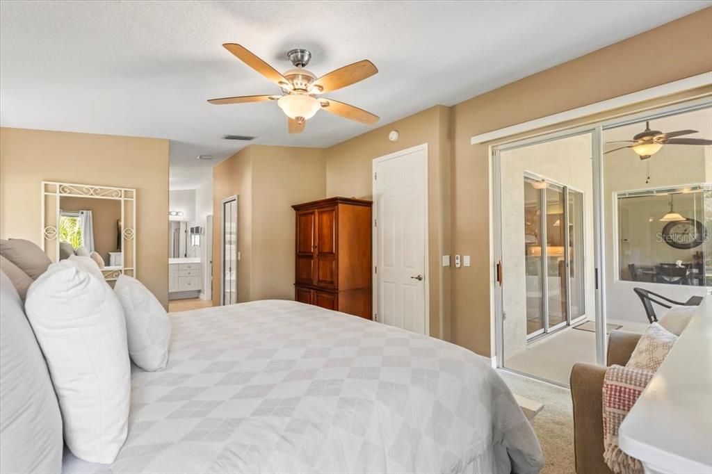 合同活跃: $439,900 (4 贝兹, 2 浴室, 2123 平方英尺)