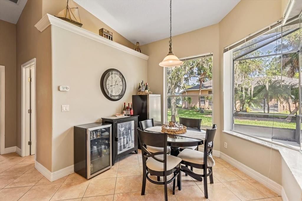 合同活跃: $439,900 (4 贝兹, 2 浴室, 2123 平方英尺)