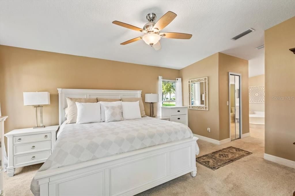 合同活跃: $439,900 (4 贝兹, 2 浴室, 2123 平方英尺)