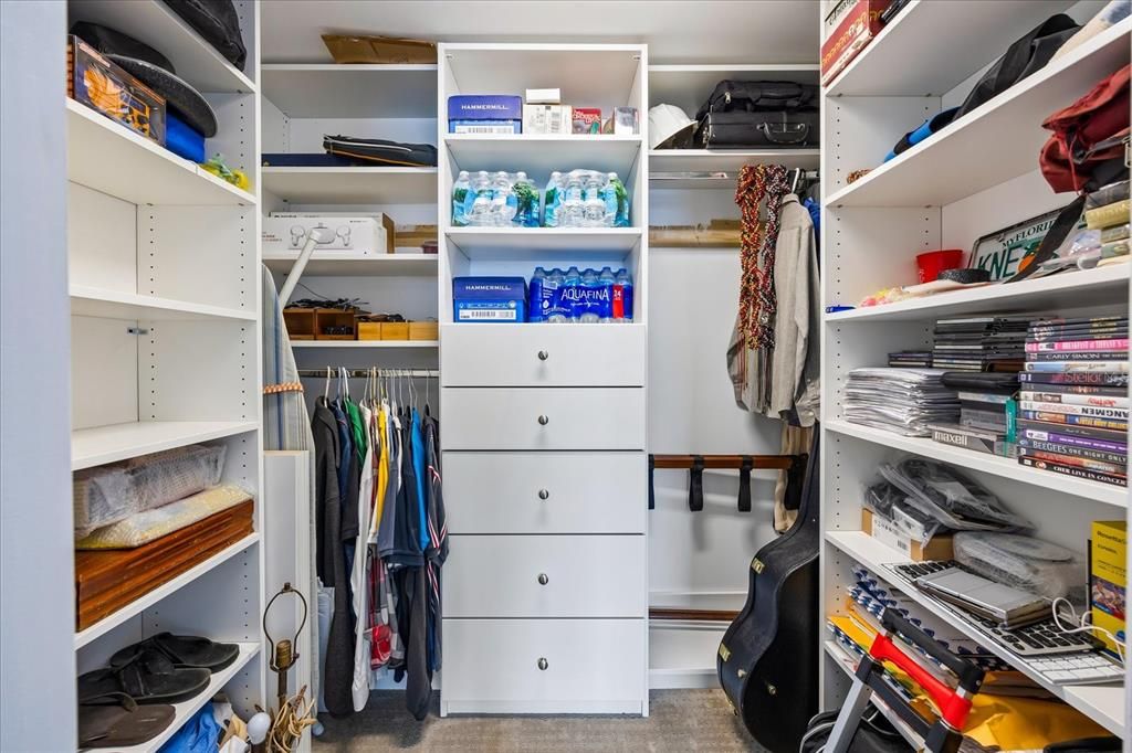 For Rent: $2,900 (2 beds, 2 baths, 1700 Square Feet)