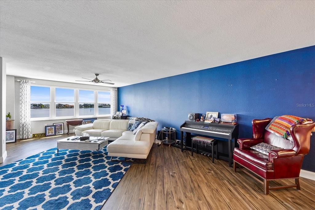 For Rent: $2,900 (2 beds, 2 baths, 1700 Square Feet)