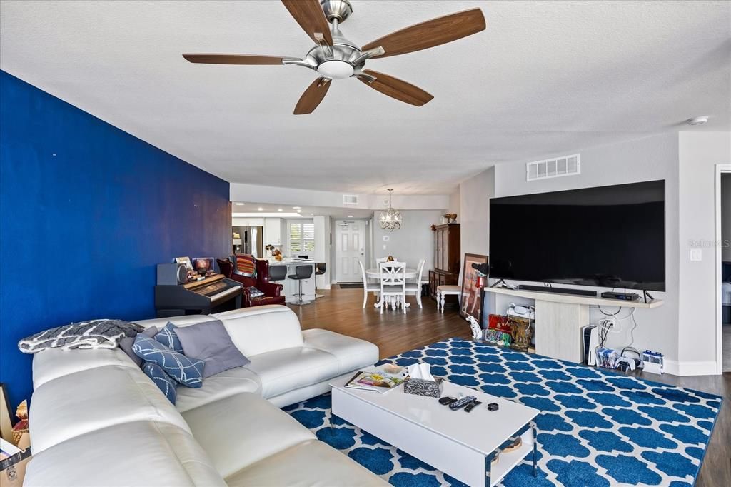 For Rent: $2,900 (2 beds, 2 baths, 1700 Square Feet)