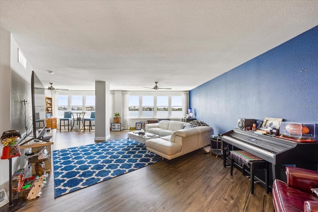 For Rent: $2,900 (2 beds, 2 baths, 1700 Square Feet)